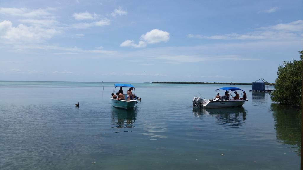 Go Slow Guesthouse Caye Caulker Exterior photo