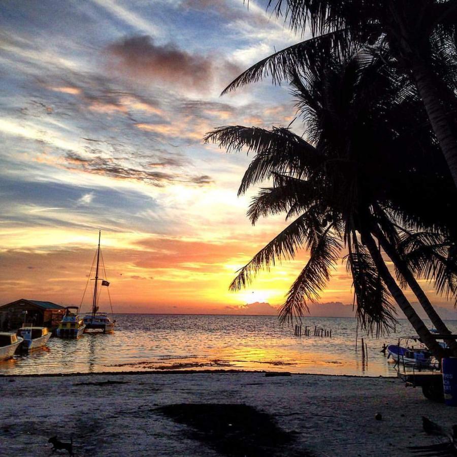 Go Slow Guesthouse Caye Caulker Exterior photo